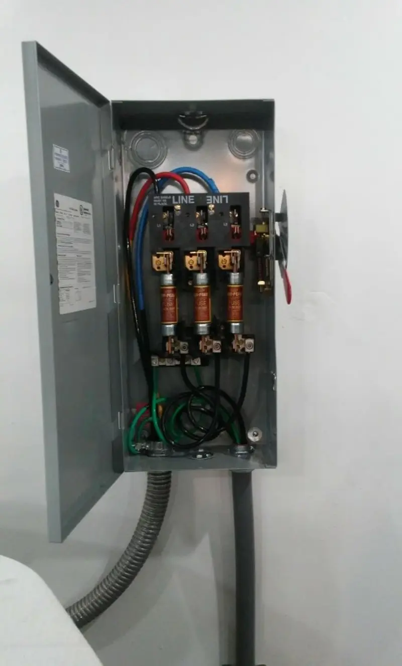 Three-phase disconnect switch installed for Smoke Detector Installation in Suquamish
